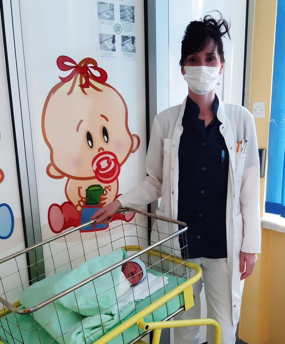 Biti babica podrazumeva da treba i da udovoljite i željama i potrebama trudnica i porodilja pošto se nakon čina porođaja naš posao ne završava, kaže glavna sestra Sandra Stajić