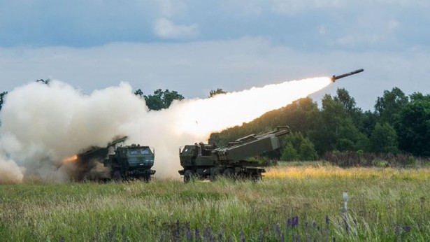 W pakiecie broń "taka jak HIMARS"