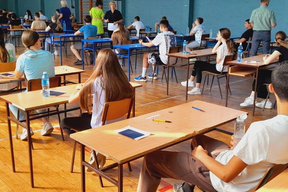 VELIKA POMOĆ ZA RODITELJE U NIŠU Grad deli 20.000 dinara po detetu, poznato do kada sve mora biti isplaćeno