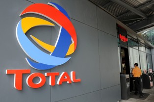„Le Monde”: Koncerny Total i Elf lobbowały przeciwko redukcji emisji gazów cieplarnianych