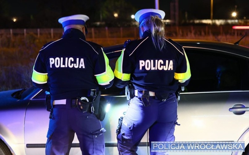 Miłośnicy tuningu i szybkiej jazdy spotkali się we Wrocławiu. Niespodziankę zgotowała im policja