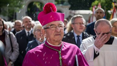 Radna Warszawy apeluje o odebranie arcybiskupom honorowego obywatelstwa stolicy