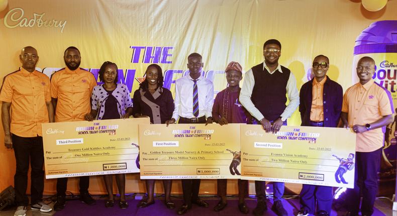 L-R: Head, Corporate Communications and Government Affairs, Frederick Mordi; Category Manager, Beverage & Biscuit, Tolulope Olaoye; Managing Director, Mrs. Oyeyimika Adeboye and Marketing Lead, Motsamai Pule, all of Cadbury Nigeria Plc, with the winners of Bourn Factor Season 4, during the media presentation of the awardees at the Company's head office in Lagos.