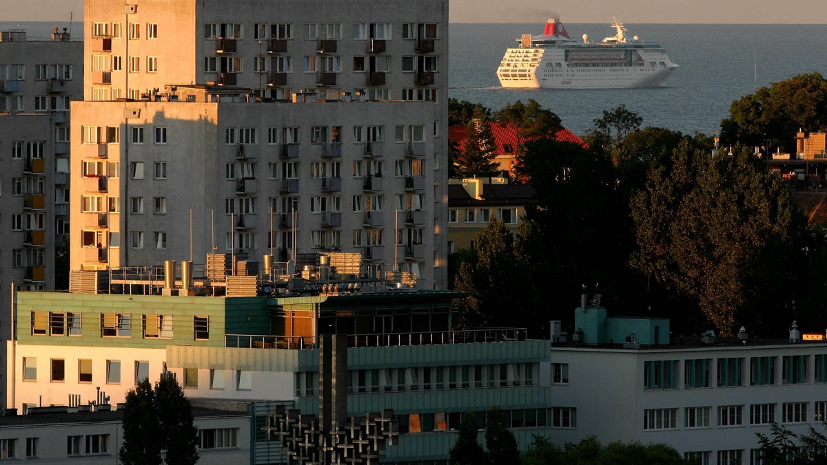 Gdynia przyciąga nowoczesnością i atrakcyjnym budownictwem. W mieście znajdziemy jednak także starsze, dobrze zachowane mieszkania, które nie będą kosztować majątku. Wybierając mieszkanie w Trójmieście, warto bliżej przyjrzeć się gdyńskiemu rynkowi nieruchomości.