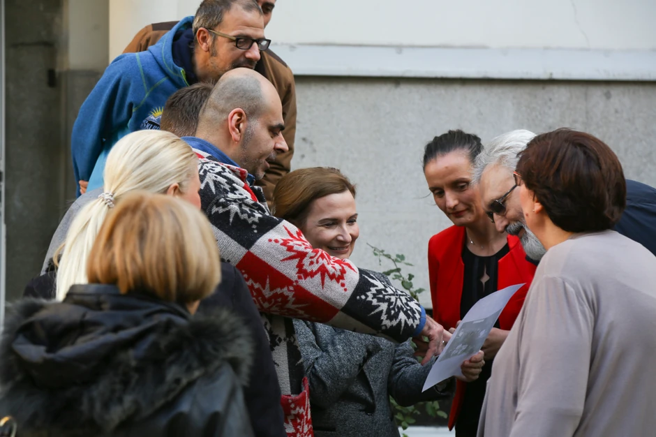 Jelena Mekvilijams sa odeljenjem iz srednje škole