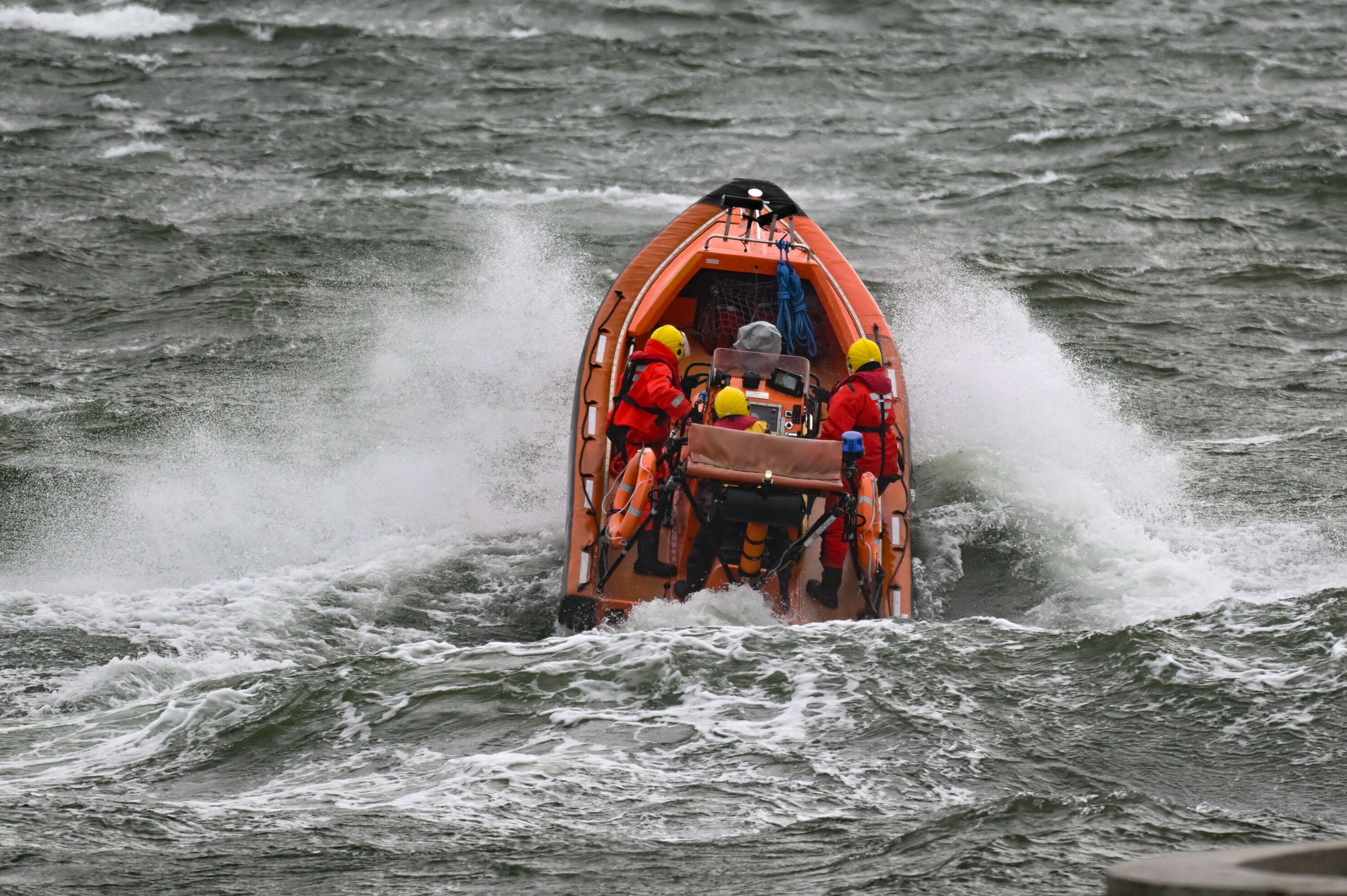 SAR kończy akcje: regaty przerwane, pływak odnaleziony