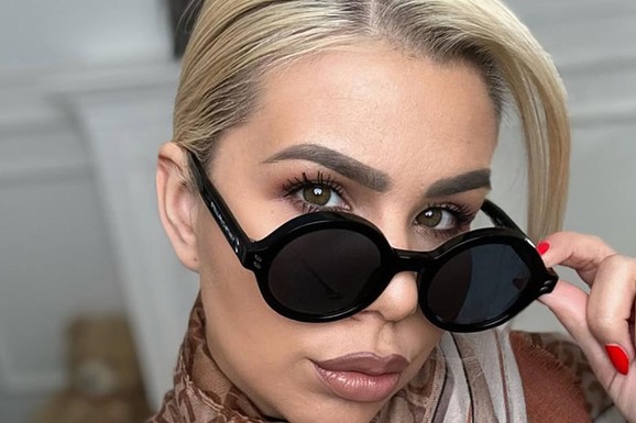 O NJENOM SKANDALU JE BRUJAO REGION Pevačica smršala 100 kilograma, promenila život iz korena, a sada ovako izgleda (Foto)