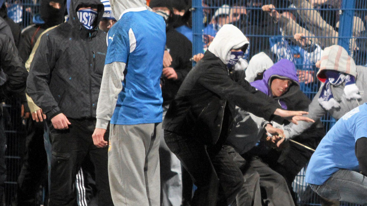 Należy wprowadzić nowy typ przestępstwa stadionowego: zakrywanie twarzy w czasie trwania imprezy sportowej - mówi Andrzej Seremet w wywiadzie dla "Gazety Wyborczej".
