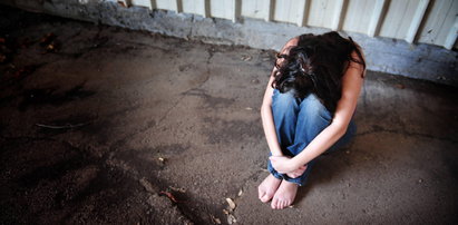 15-latka zgwałcona grupowo na własnych urodzinach. "Konała w moich ramionach"