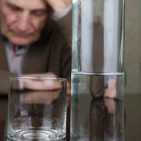 Édesapám agresszív, ha alkoholt iszik. Mit tehetnék? Az orvos válaszol