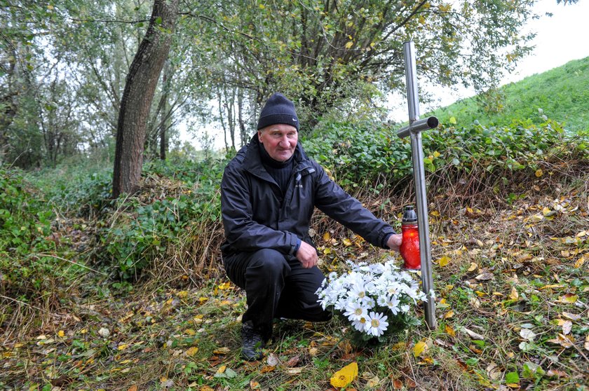 Mieczysław Cygan postawił krzyż w miejscu, gdzie znaleziono ciało jego córki 