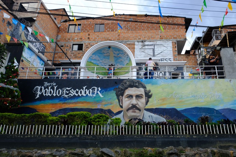 Mural z wizerunkiem Pablo Escobara w Medellin, 2023 r.