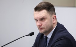 Oburzenie po wizycie Mejzy w podstawówce. "Tak wychowuje czarnkowa szkoła"