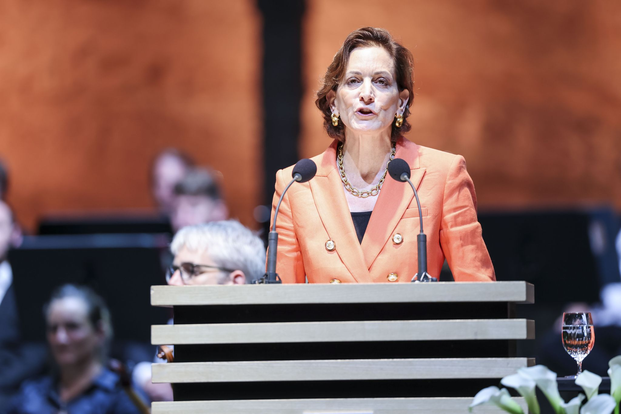 Applebaum warnt in Salzburg vor Gefahr für Demokratie