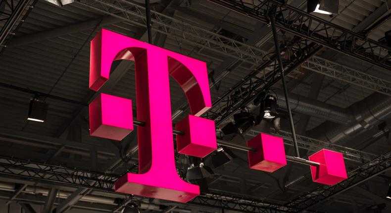 tmobile logo pink