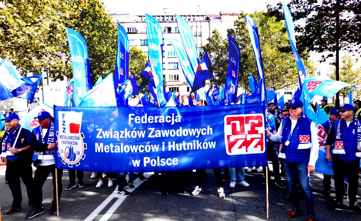 Młodzi doceniają związki zawodowe. Bogatsi i mieszkańcy miast dużych są krytyczni [SONDAŻ]