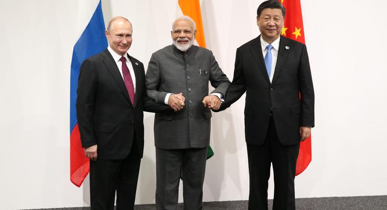 Russian President Vladimir Putin (L), Indian Prime Minister Narendra Modi (C) and Chinese President Xi Jinping (R).