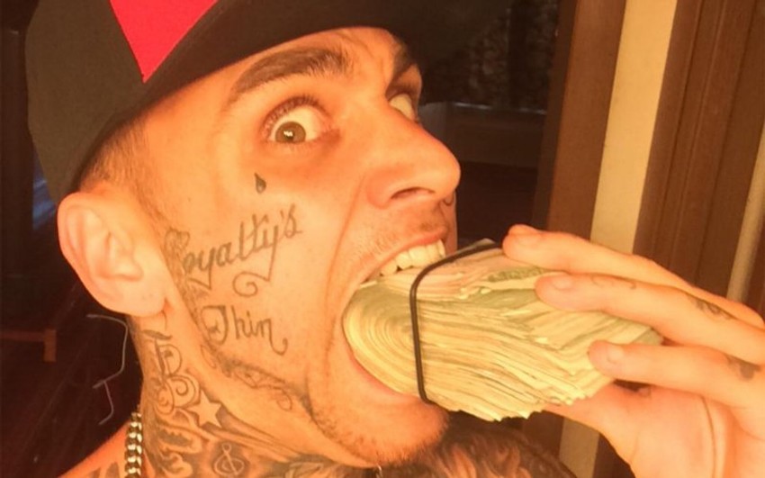 Džoš čak i "jeo" opljačkan novac