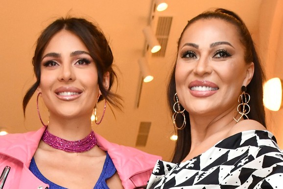 Anastasija rodila sina, A OVAKO JE CECA IZGLEDALA DOK JE BILA TRUDNA SA NJOM: Kod Minimaksa zasenila celu Jugoslaviju u glamuroznoj haljini i sa STOMAKOM DO ZUBA