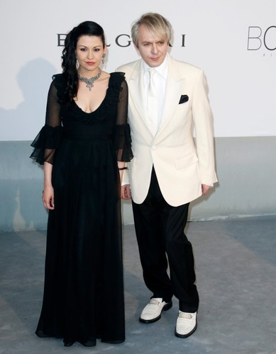 Nick Rhodes z Duran Duran w towarzystwie Nefer Suvio na prestiżowej canneńskiej gali