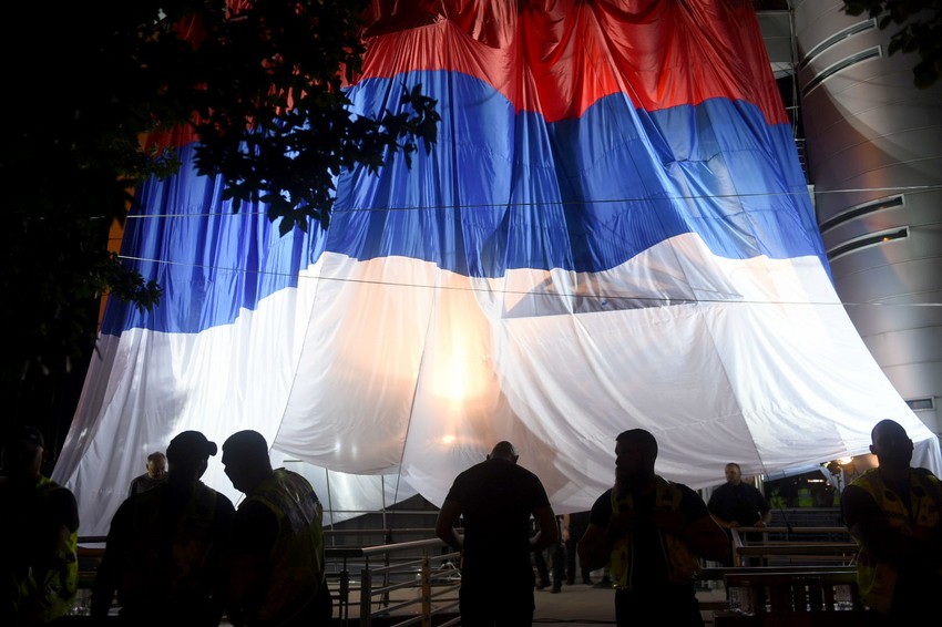 Oko zgrade televizije je postavljeno obezbeđenje