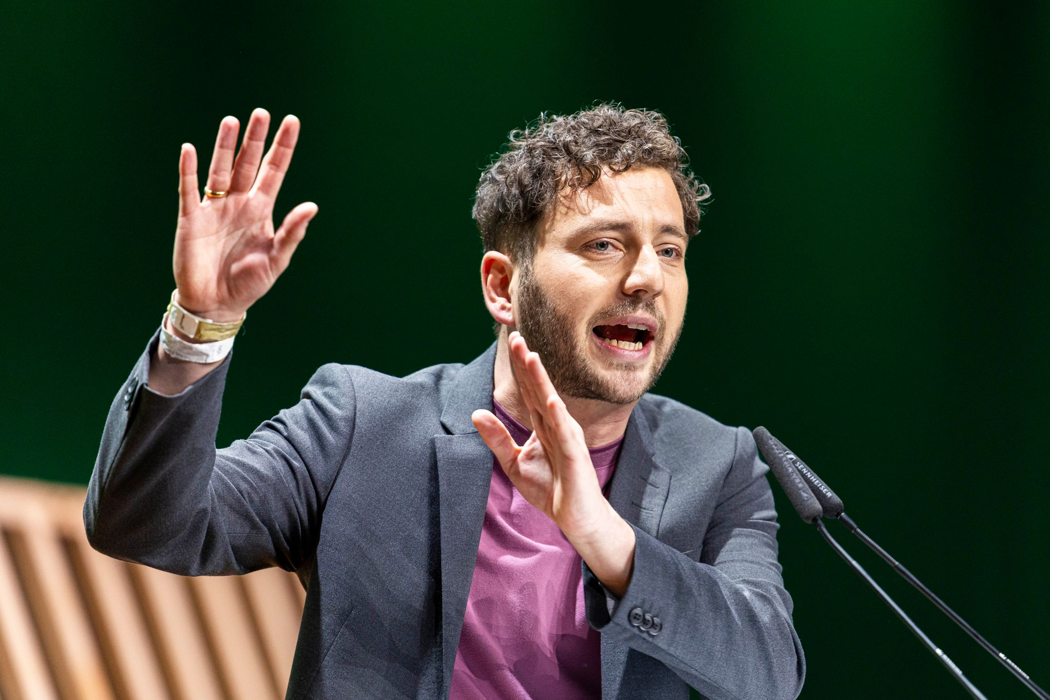 Grünen-Chef fordert Kurswechsel: Niemand soll sich für Malle-Urlaub schämen