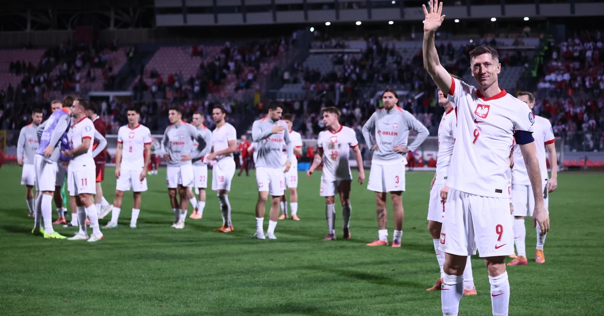 Robert Lewandowski: Przyda nam się zimny prysznic. Przed barażami musimy zejść na ziemię