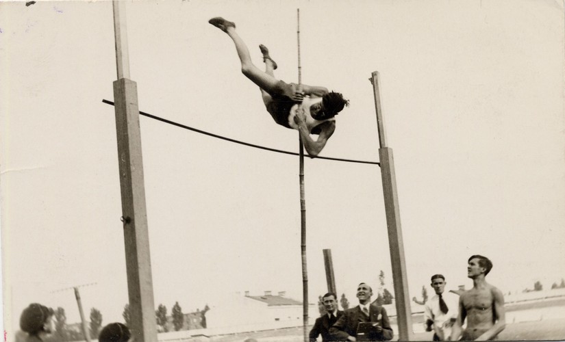 Skacze lekkoatleta klubu, Aleksander Anikijew