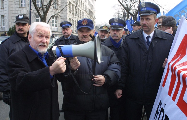 Gabriel Janowski na demonstracji policjantów przed Sejmem