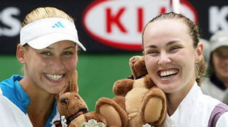 Kurnyikova és Hingis ismét egy párt alkot 