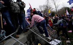 Gdzie był Trump podczas ataku na Kapitol? "Protestujący wydali mu się prostaccy" [WIDEO]