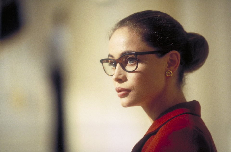 Emmanuelle Beart w "Mission: Impossible" - kadr z filmu (1996)