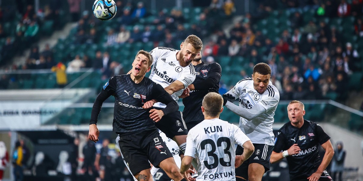 Legia zrobiła swoje i wygrała z Cracovią 2:0.