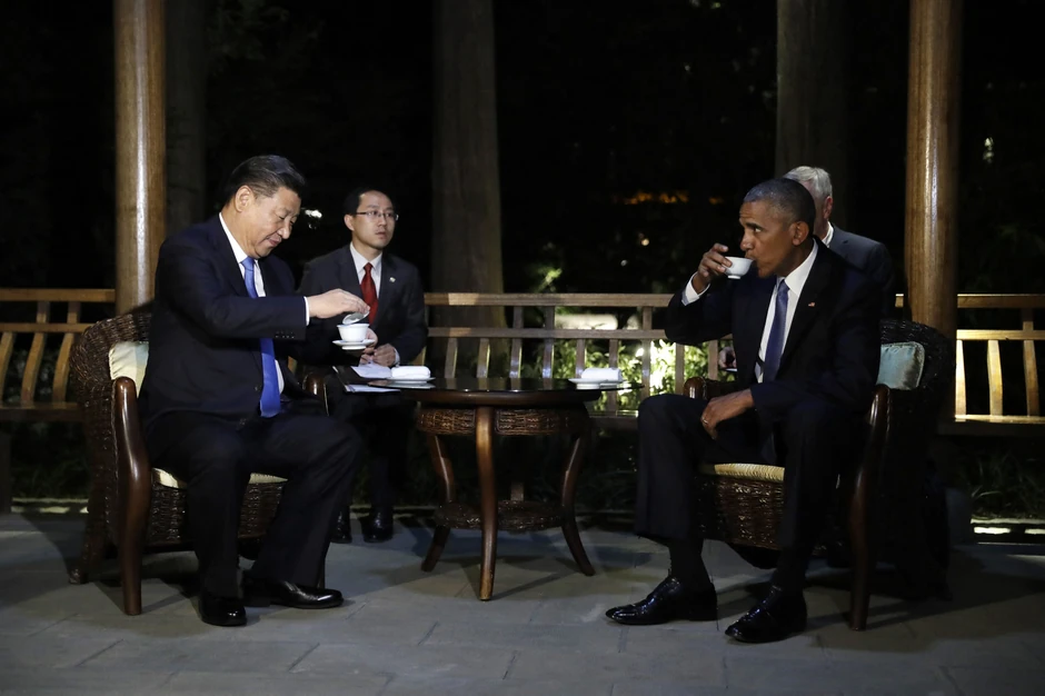 Si Đinping i Barak Obama pili su čaj u pansionu "Vest Lejk Stejt" u Hangdžouu 3. septembra 2026.