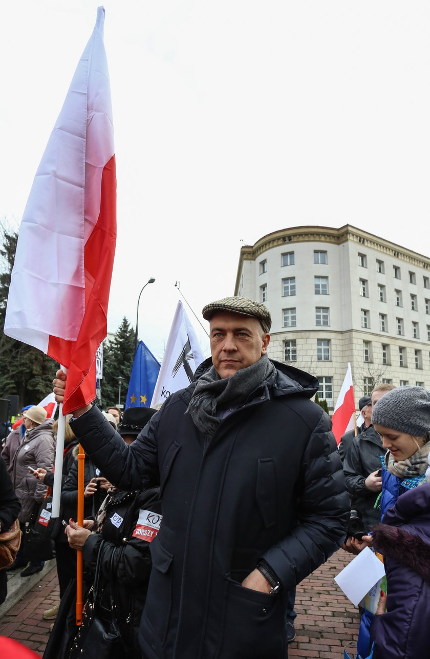 Demonstracje KOD w całej Polsce.  Obywatele mówią "dość"!