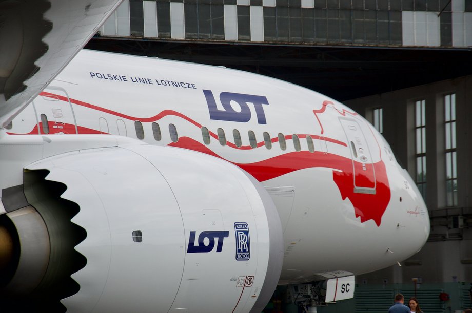 Boeing 787-9 Dreamliner PLL LOT w biało-czerwonym malowaniu