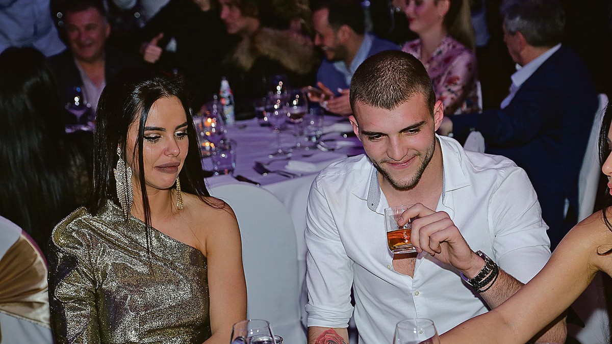 ONA JE NOVA DEVOJKA VELJKA RAŽNATOVIĆA Bila je nada srpskog sporta, a ...