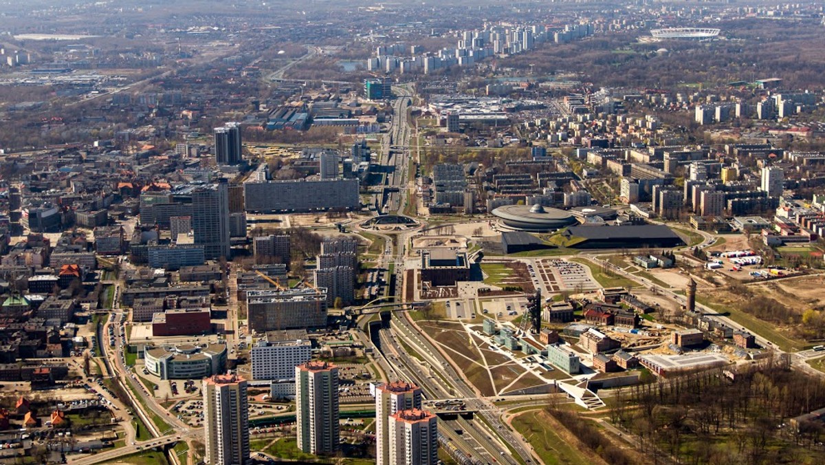 Metropolia w Polsce jest jedna. Nie warszawska, nie krakowska ani trójmiejska, a śląska. A raczej Górnośląsko-Zagłębiowska. To 41 gmin centralnej części województwa śląskiego ze stolicą w Katowicach – w sumie 2,7 mln mieszkańców. Od lipca obszar ten połączono w pierwszy w Polsce, powołany na podstawie specjalnie przygotowanej ustawy, związek metropolitalny. Taki twór do tej pory nie miał w Polsce odpowiednika.