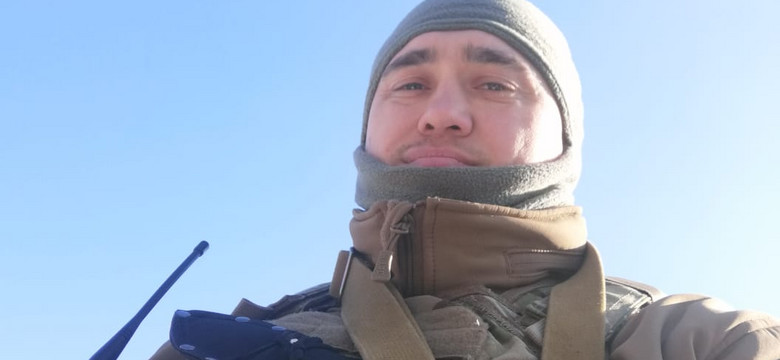 Ukraiński żołnierz: Rosjanie zmuszają cywili do noszenia swoich opasek, żebyśmy zabijali własnych rodaków