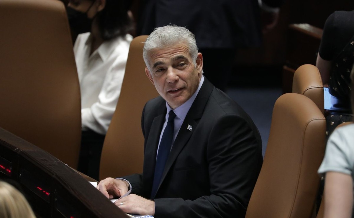 Minister spraw zagranicznych Izraela Yair Lapid podczas głosowania nad rozwiązaniem rządu na Plenum Knesetu
