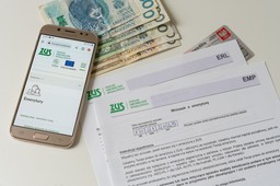 Emerytury stażowe 2025. Nawet 10 lat wcześniej na emeryturę – pełna tabela wyliczeń ZUS pokazuje, kto zyska, a kto straci