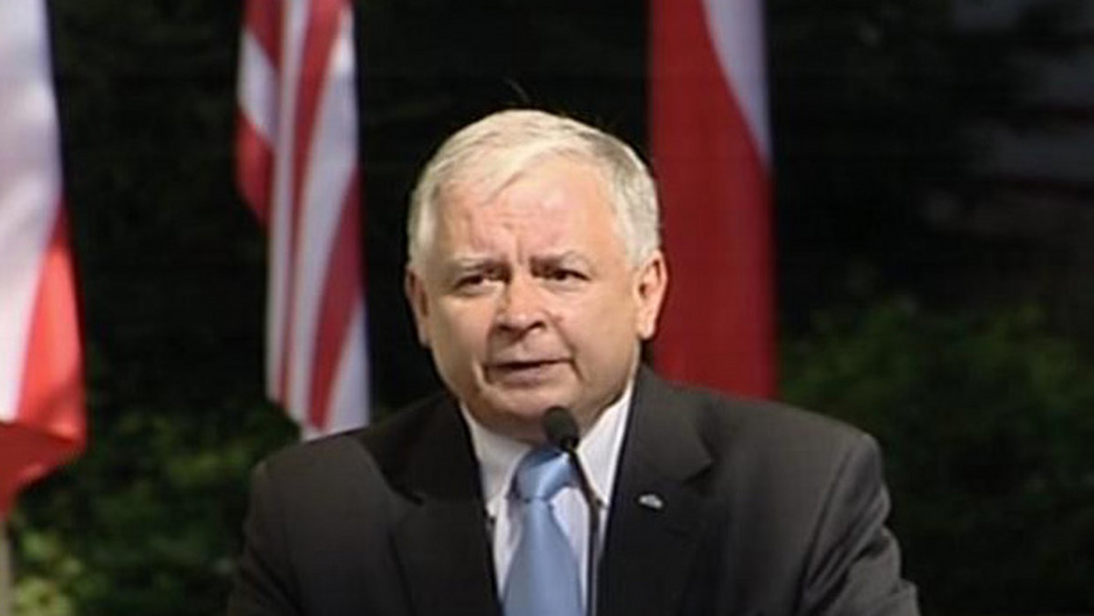 - Kownacki się zagalopował, nie ma mowy o kampanii prezydenckiej - tak prezydent Lech Kaczyński ocenił słowa szefa swojej kancelarii, który powiedział, że prezydent będzie kandydował na druga kadencję.