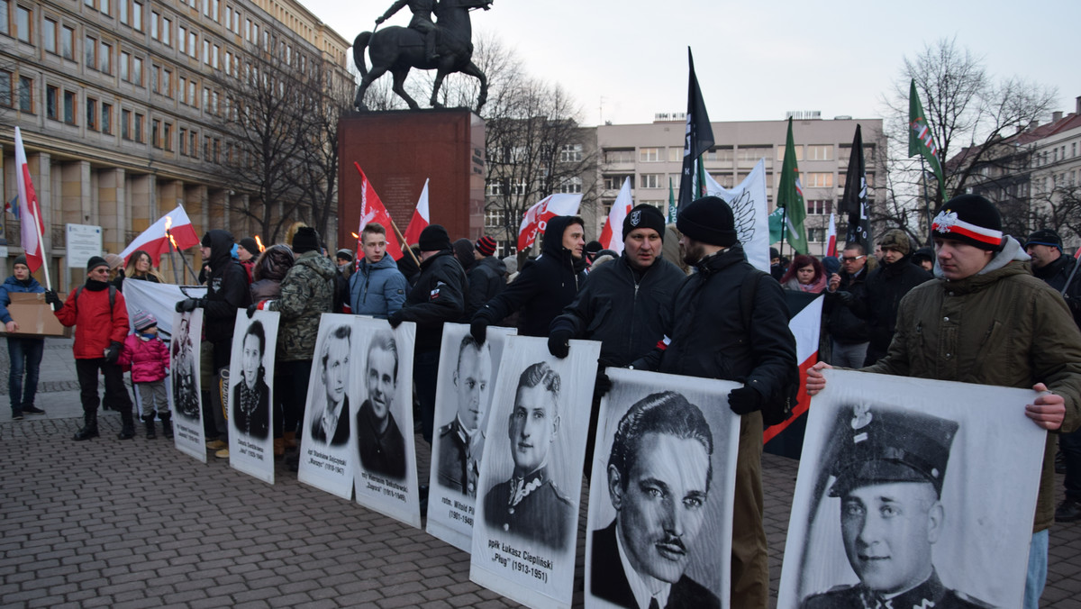 Sąd Okręgowy w Białymstoku uchylił w poniedziałek decyzję burmistrza Hajnówki (Podlaskie) zakazującą marszu środowisk narodowych, planowanego w tym mieście na 23 lutego z okazji Dnia Pamięci Żołnierzy Wyklętych.