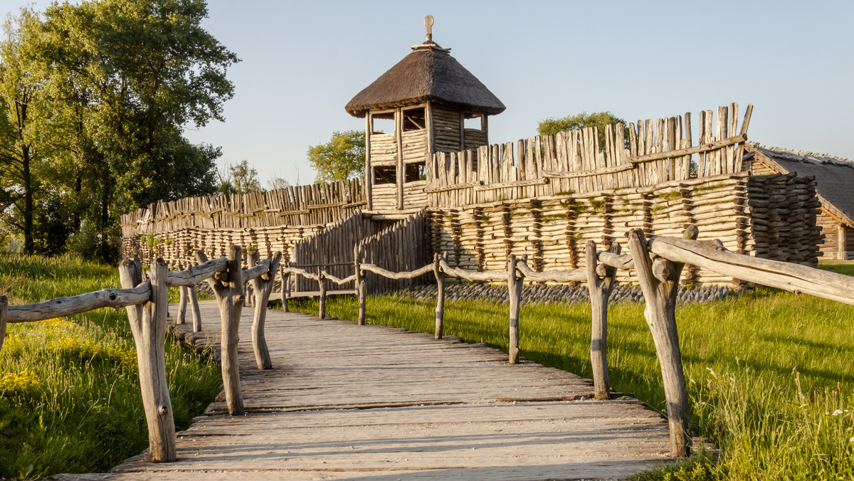 Biskupin. Odkrycie archeologiczne w jeziorze