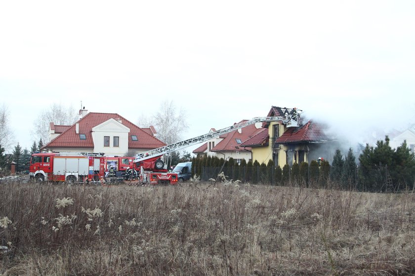 Potężny pożar pod Warszawą. Eksplodowały fajerwerki