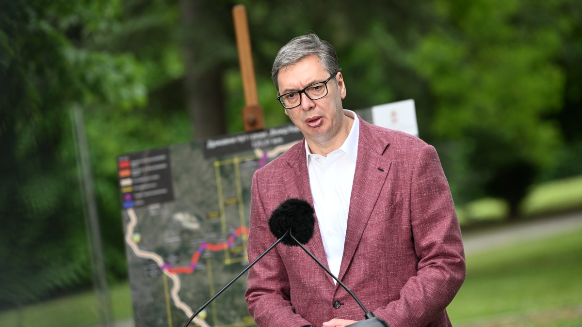 Aleksandar Vučić Potpisani dokumenti o izgradnji državnog puta I reda Vožd Karađorđe