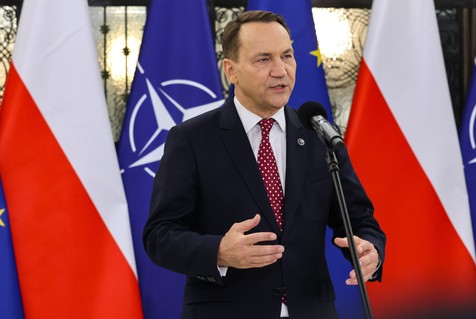 Szef MSZ: Polacy utknęli na lotniskach Bliskiego Wschodu, konsulowie działają