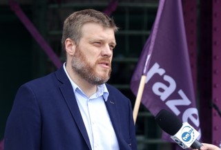 Wiceminister: Możliwa delegalizacja Partii Razem. Zandberg: Żenująca szopka