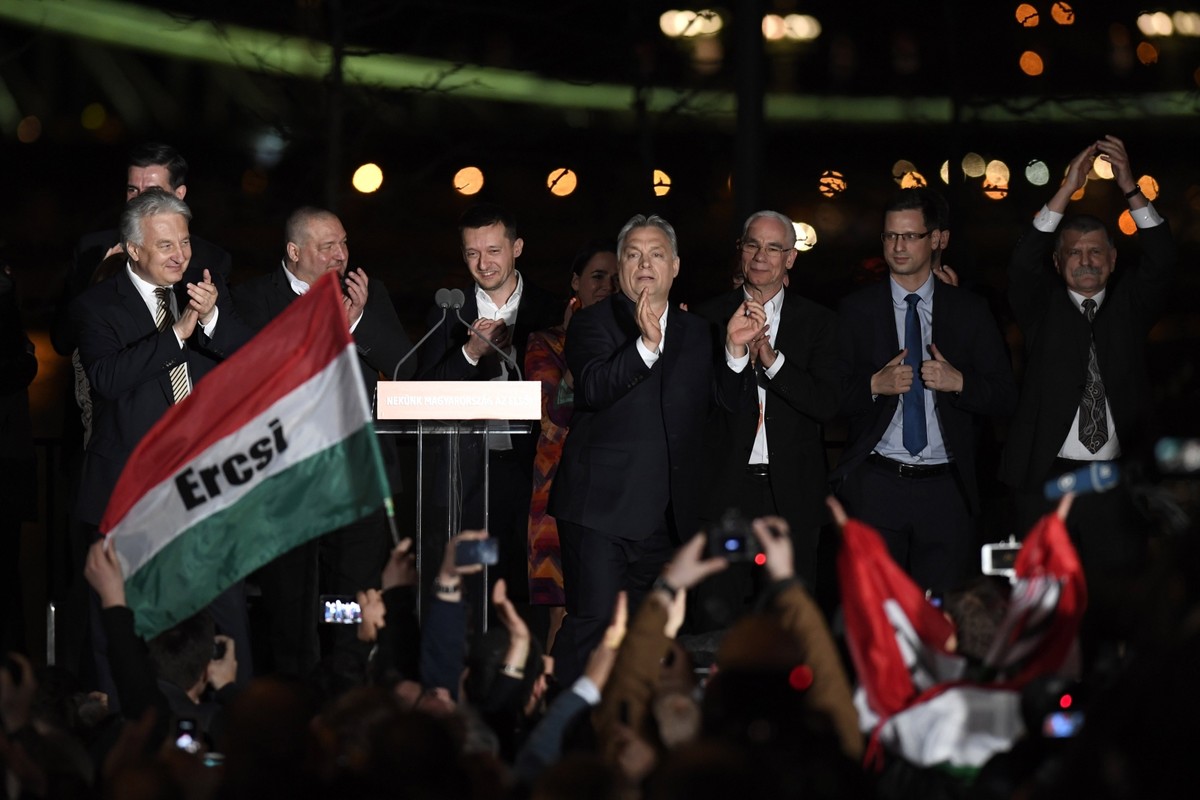 Wygrana Fideszu leżała zarówno w interesie PO, jak i PiS. I Viktor Orbán dobrze o tym wie