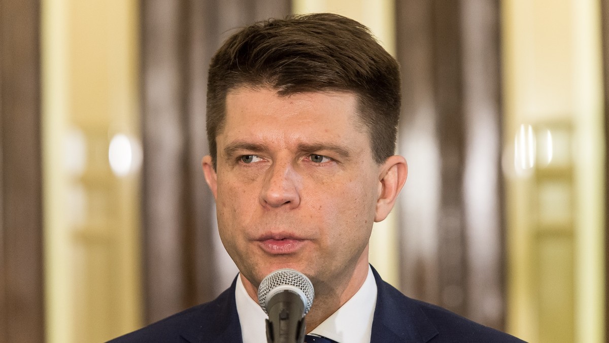 Ryszard Petru spotkał się dziś ze swoimi sympatykami i mieszkańcami Opola. Restauracja, w której odbyło się spotkanie, wypełniła się po brzegi. Lider Nowoczesnej mówił o tym, jak zatrzymać PiS, wygrać wybory samorządowe i przejąć władzę. Nie zabrakło pytań z sali; w większości były to jednak pytania od sympatyków.